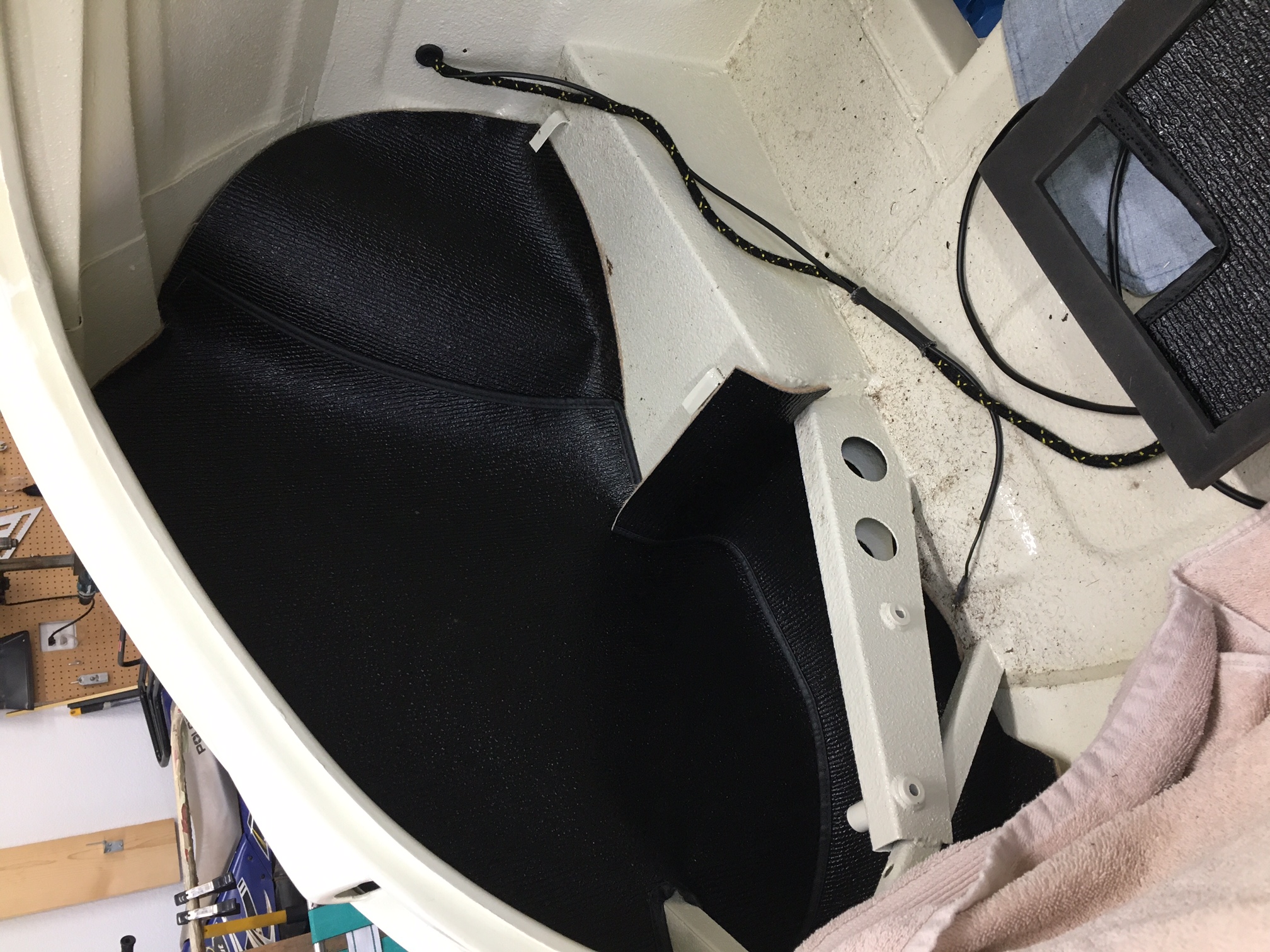 Armacord - Left Fender, wheel arch, fenderwell fitting.JPG